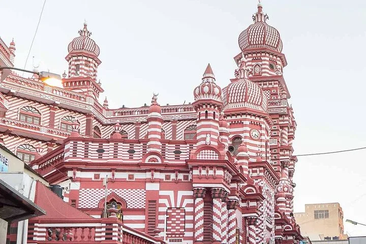 Group-friendly Colombo city sightseeing stop